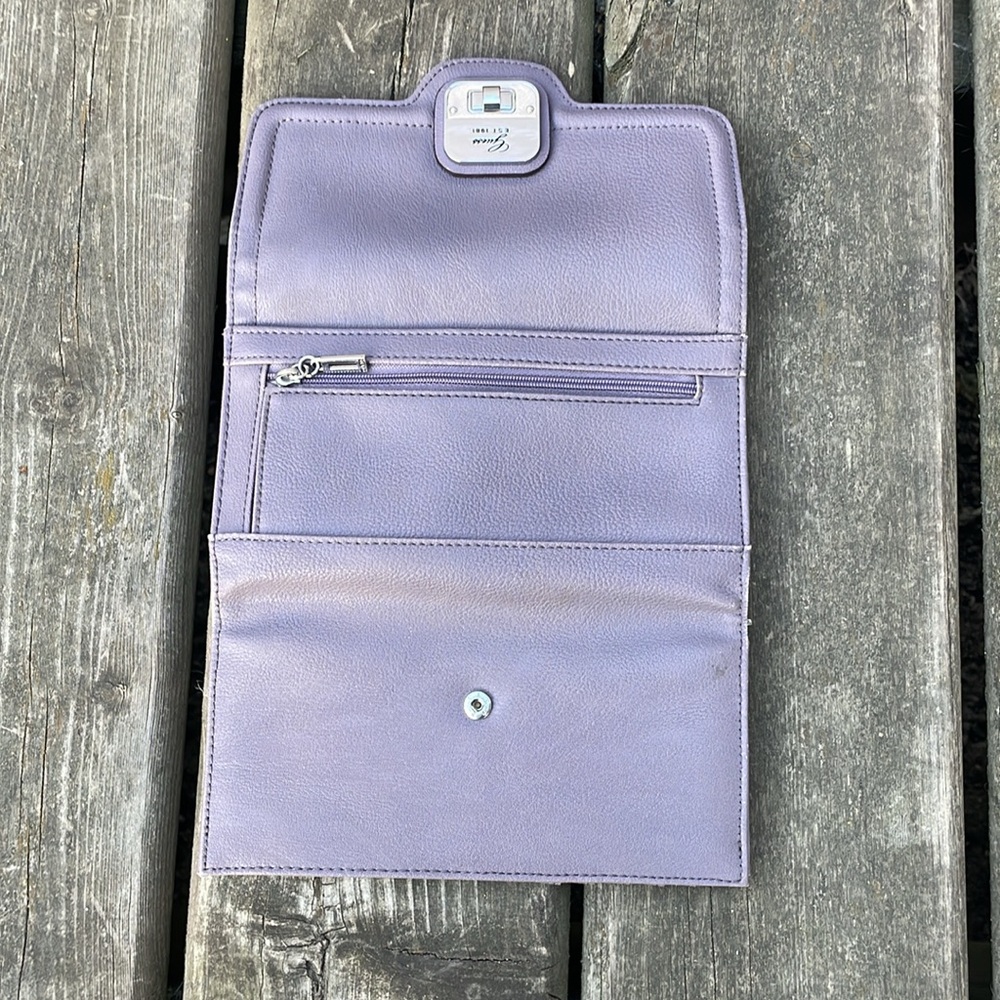 Guess Wallet - Picture 6 of 11